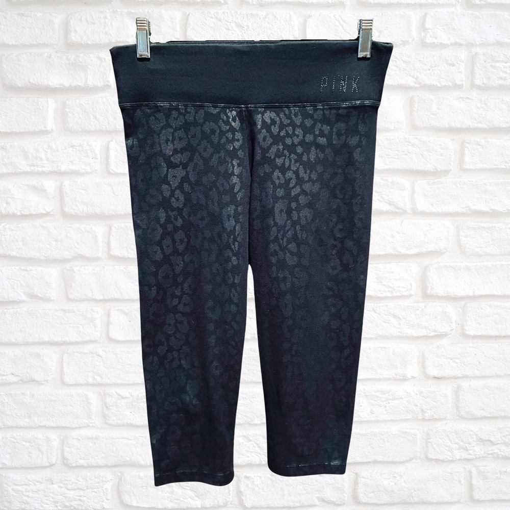 PINK Iridescent Leopard Capri Leggings | XS